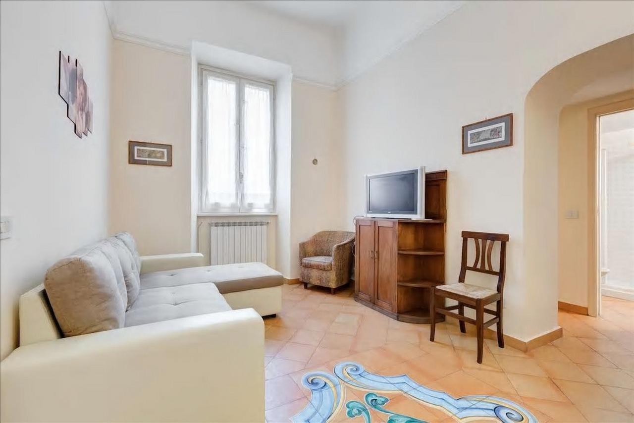 Flaminia 26 Rome
