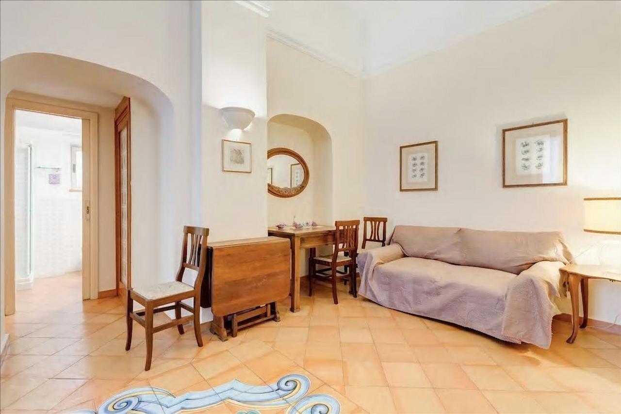 Flaminia 26 * Rome