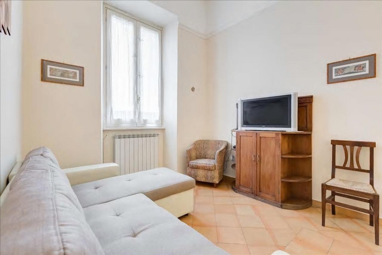 Flaminia 26 * Rome